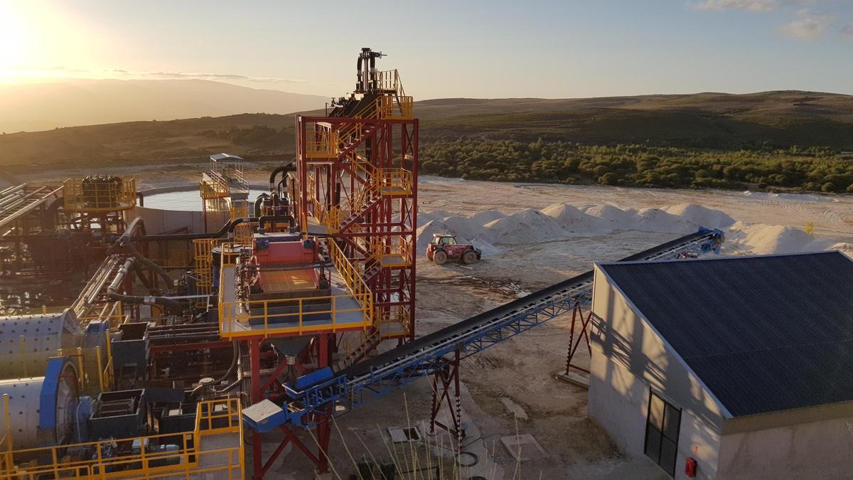 Planta de tratamiento en la mina de Penouta.