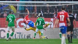 Stuani firma el 3-2, que le da el triunfo al Girona sobre el Betis en Montilivi.