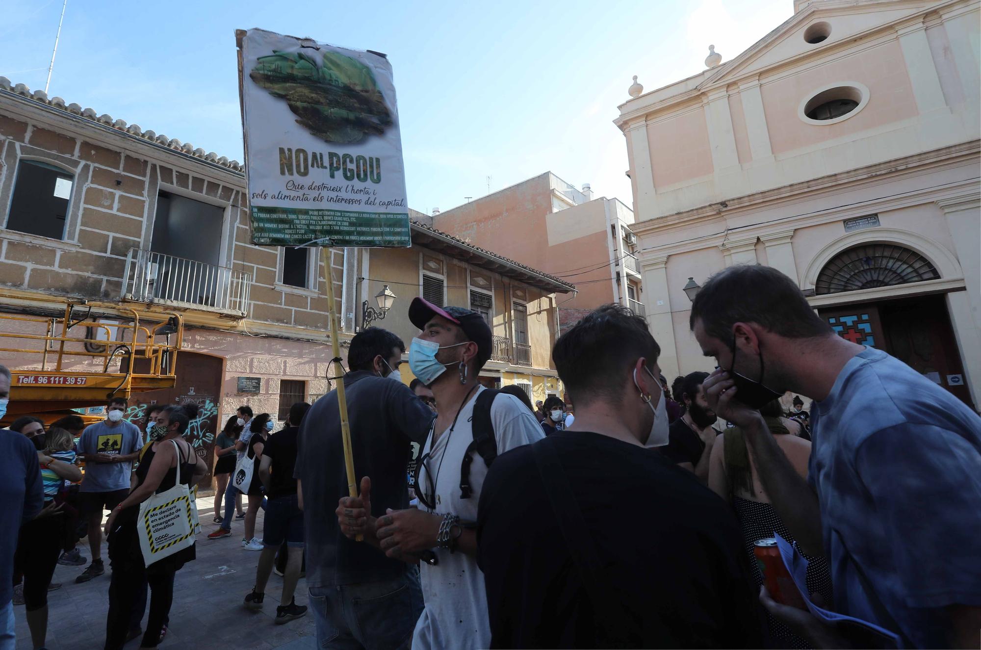 Protesta de los vecinos de Benimaclet contra el vallado de solares ocupados