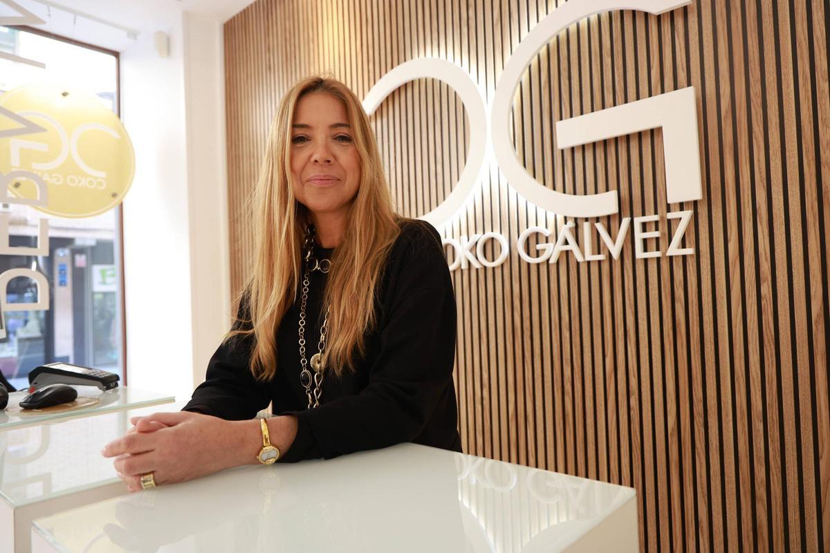 Coko Gálvez, a cargo de la zapatería de mujer que lleva su nombre, ubicada en la calle Rodríguez Moñino.