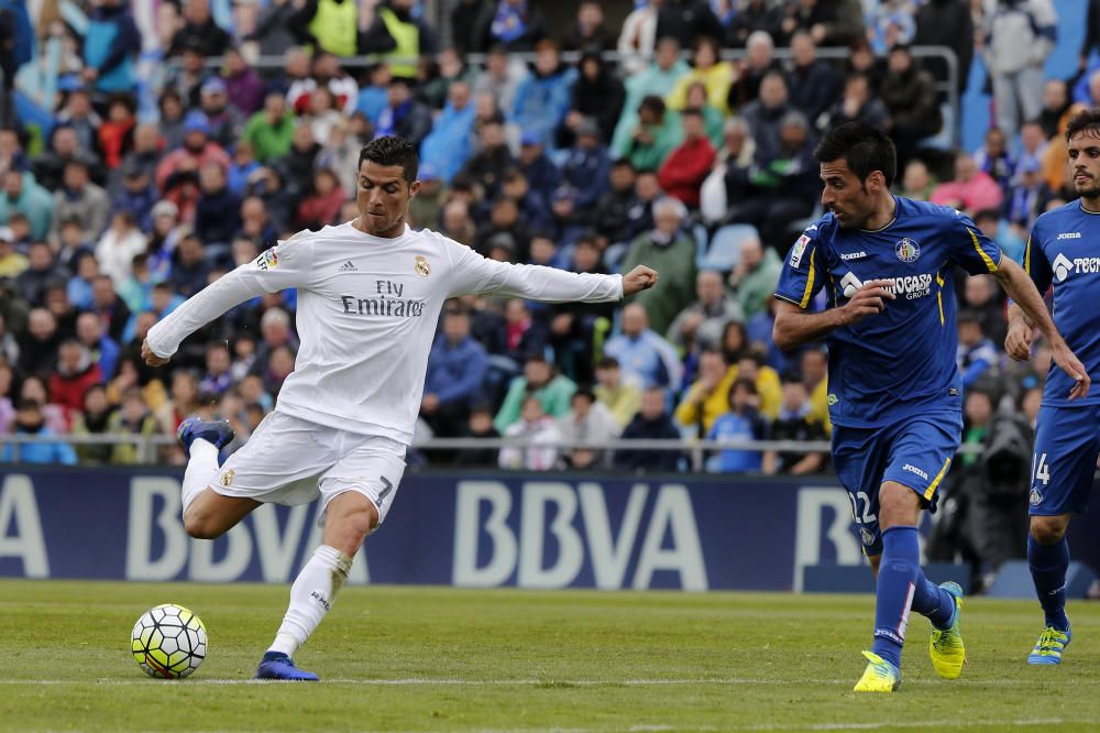 Imágenes del partido entre Getafe y Real Madrid en el Coliseum.