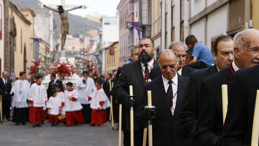 Procesión del santísimo Cristo de La Laguna, con miembros de la Esclavitud.