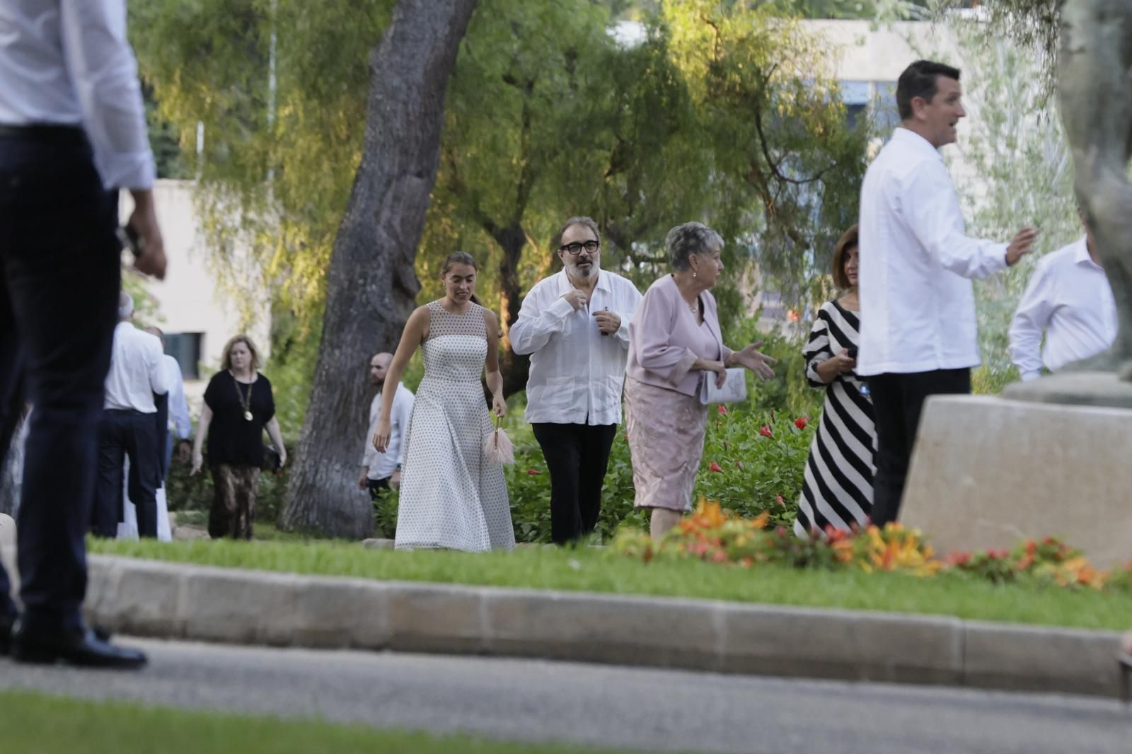 Los Reyes reciben a la sociedad balear en Marivent