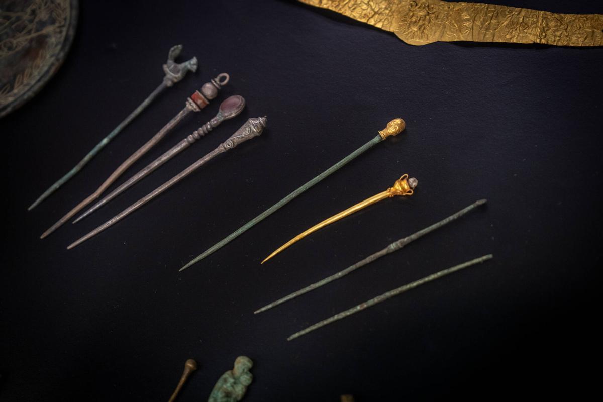 barcelona 24/04/2025 Gente. Entrevista Carol Pagès en el Museu de la peluquería Raffel Pagès, con motivo del próximo centenario del gran peluquero catalán. Entrevista y recorrido por las piezas más icónicas de su museo. AUTOR: JORDI OTIX