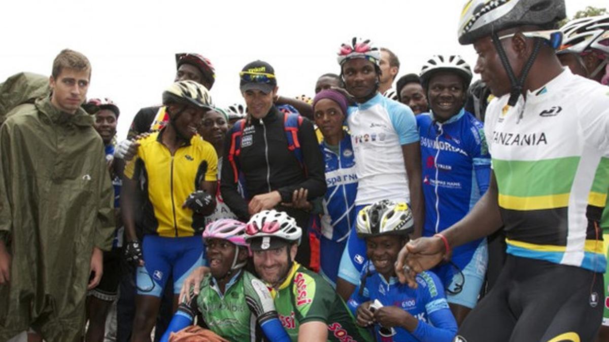 Alberto Contador y sus compañeros, estrellas en el Kilimajaro