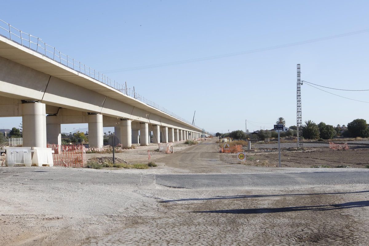 Viaducto del Corredor Mediterráneo levantado en la lorquina pedanía de Tercia.