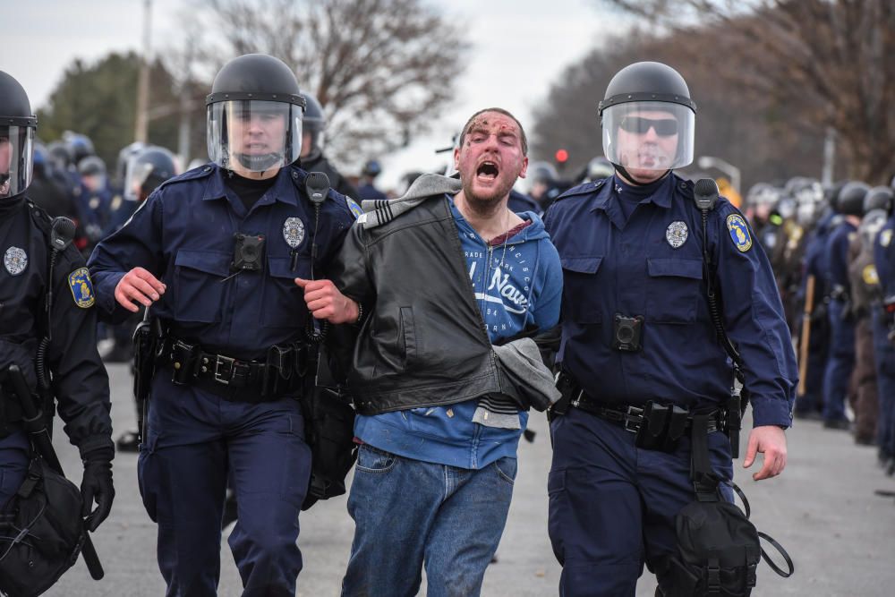 Al menos 24 personas han sido detenidas tras serie de disturbios registrados en el campus de la Universidad Estatal de Michigan durante un discurso del ultraderechista Richard Spencer.