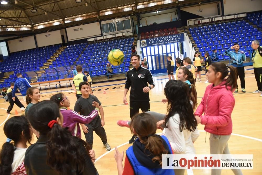 Encuentro de escolares con los jugadores del Plást