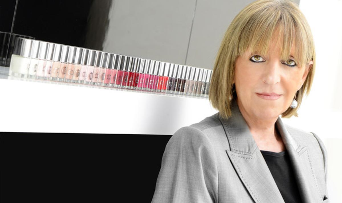 La directora general de You Cosmetics, Marta Juan Miquel, amb les laques d’ungles que l’empresa fabrica per a Mercadona. La directora general de You Cosmetics, Marta Juan Miquel, amb les laques d’ungles que l’empresa fabrica per a Mercadona.