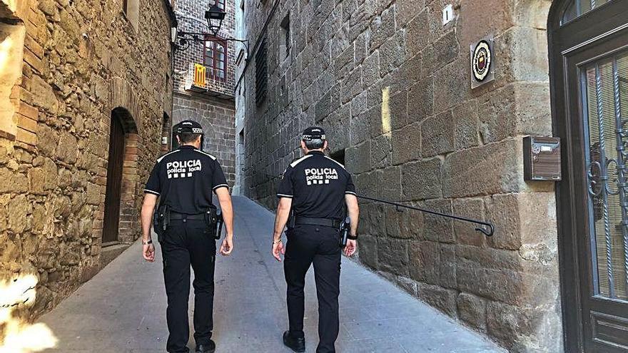 Agents de la Policia Local pels carrers de Solsona