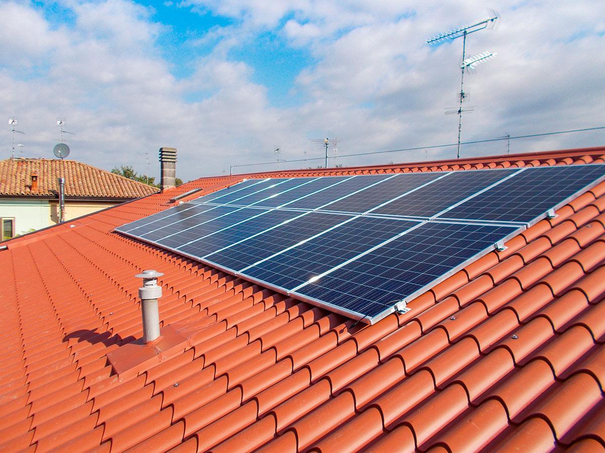 ¿Quant em puc estalviar instal·lant plaques solars a casa?