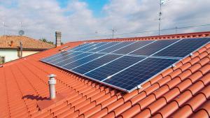 ¿Quant em puc estalviar instal·lant plaques solars a casa?