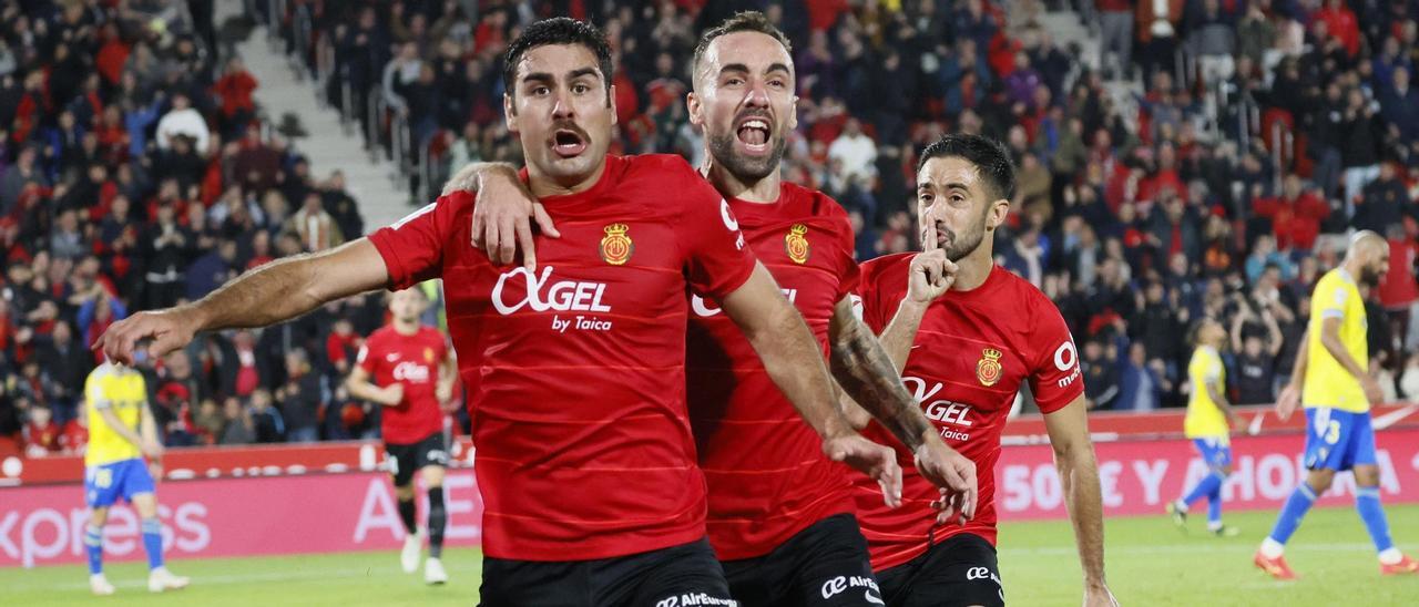 Abdón celebra su gol ante el Cádiz.