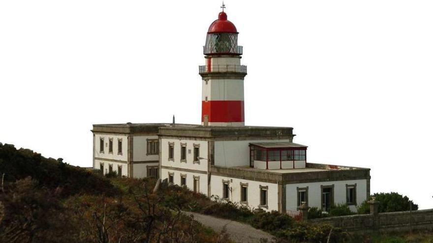 Instalaciones del actual faro de cabo Silleiro, donde el Concello planea una hospedería. // R. Grobas