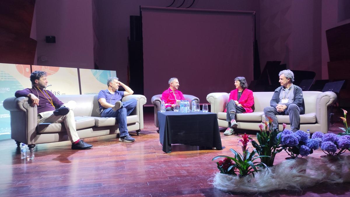 La mesa redonda compuesta por Iván Palomares, Fernando Ortí, Daniel Broncano, Paloma Peñarrubia y Zacarías M. de la Riva.