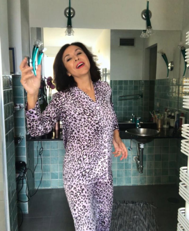 Isabel Gemio tiene cinco baños en su casa, totalmente equipados