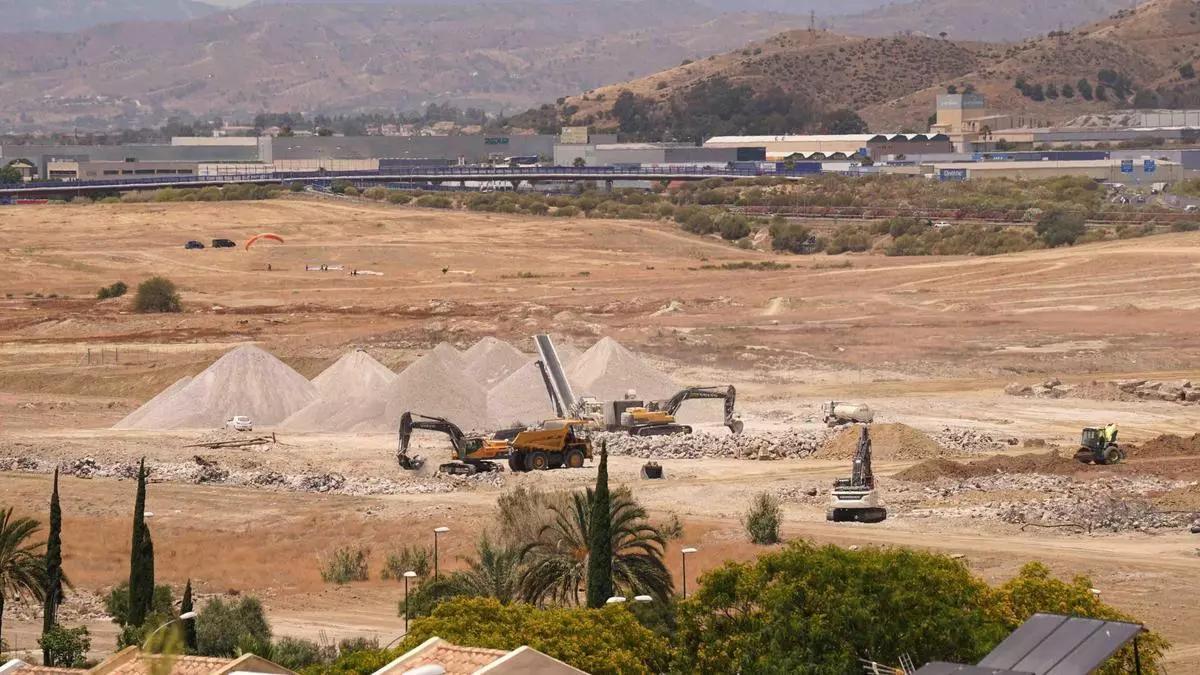 Obras de urbanización de Cortijo Merino, junto a Intelhorce, donde se van a construir VPO