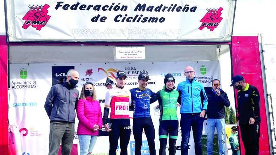 Gonzalo Inguanzo en el podio del ciclocross de Alcobendas. |  // FDV
