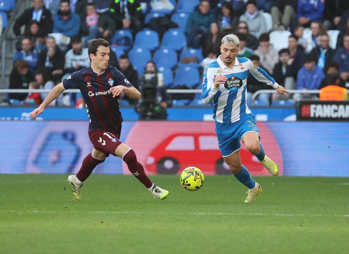 Un gol de Eddahchouri bastó para que el conjunto coruñés, muy limitado, se llevase la victoria