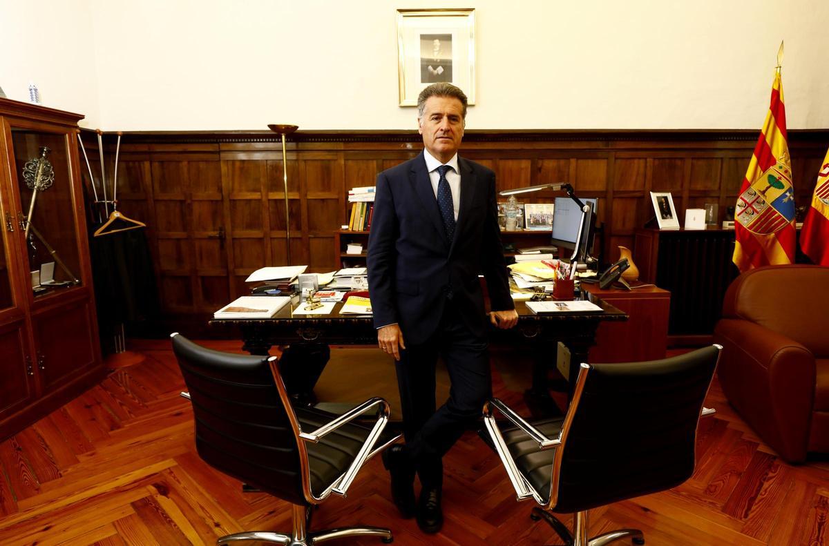 El presidente del Tribunal Superior de Justicia de Aragón, Manuel Bellido, antes de la entrevista con EL PERIÓDICO DE ARAGÓN.