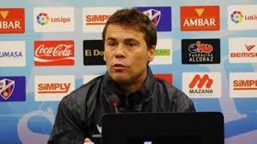 Rubi: &quot;Nos hemos preparado para superar el entramado defensivo del Oviedo&quot;
