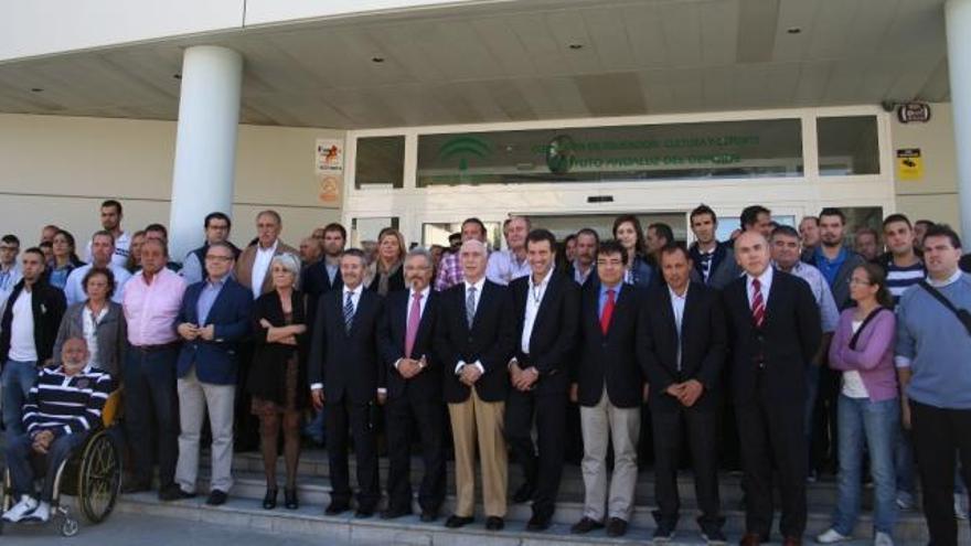 Foto de familia con el consejero Luciano Alonso.