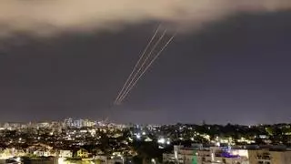 Irán lanza un ataque con drones y misiles sin precedentes en represalia contra Israel