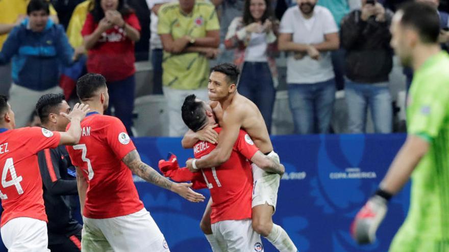 Los jugadores chilenos celebran la clasificación.