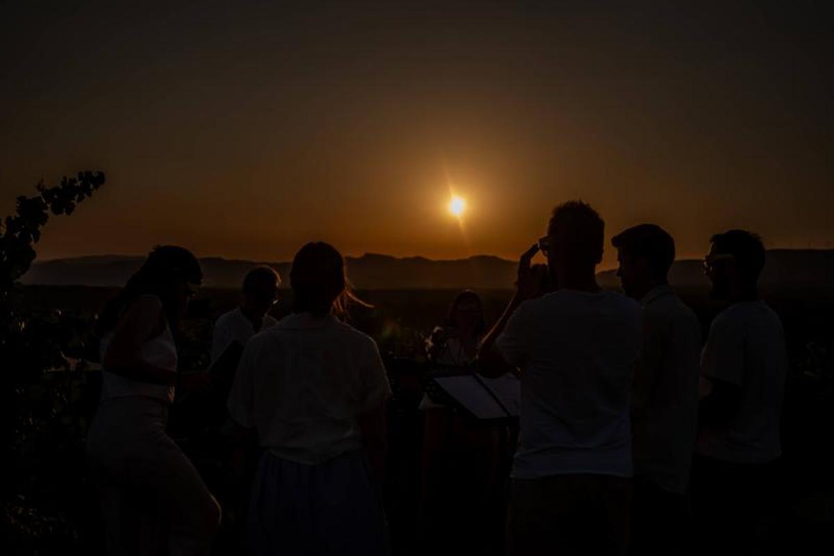 Concierto secreto del Festival Jordi Savall durante el eclipse en Santes Creus.