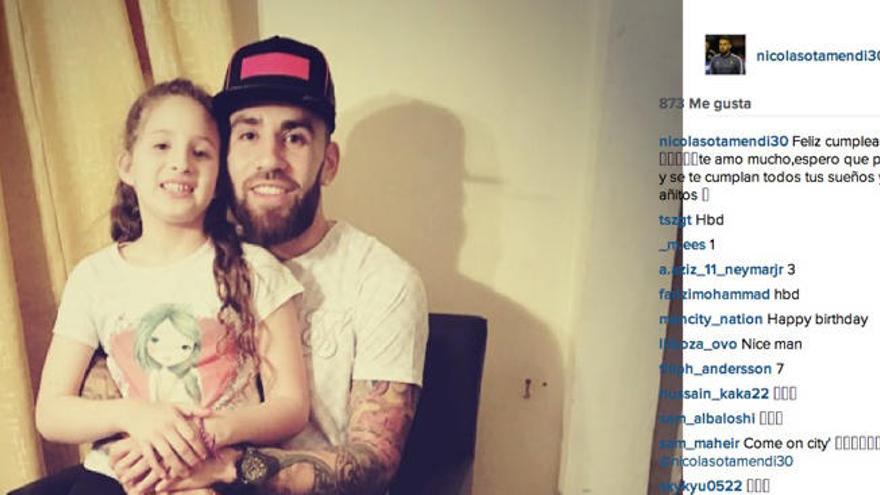 Otamendi, con su &quot;princesita&quot;