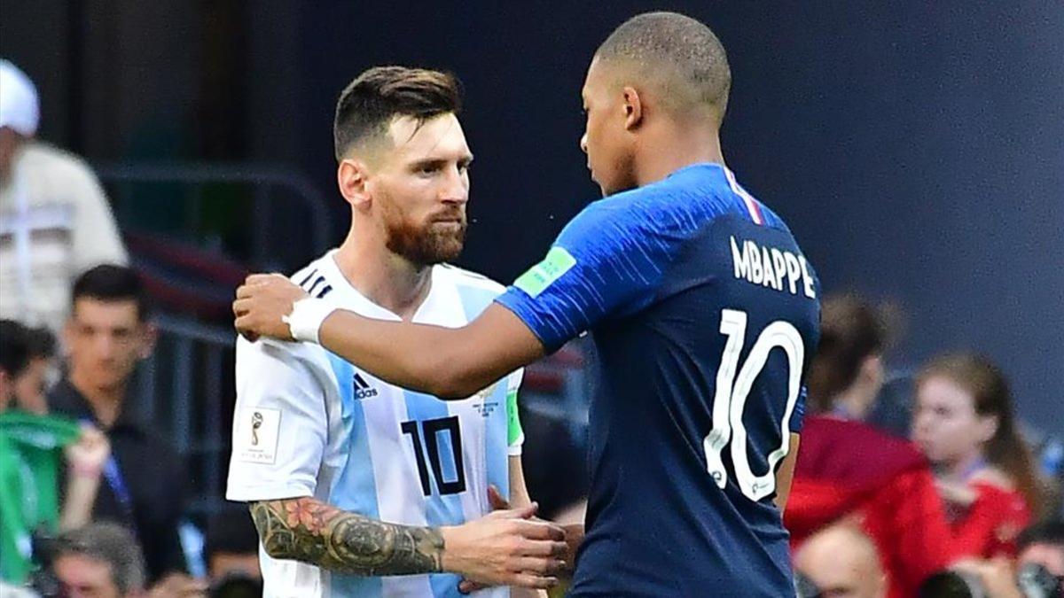 Messi y Mbappé se saludan en el Mundial de Rusia 2018