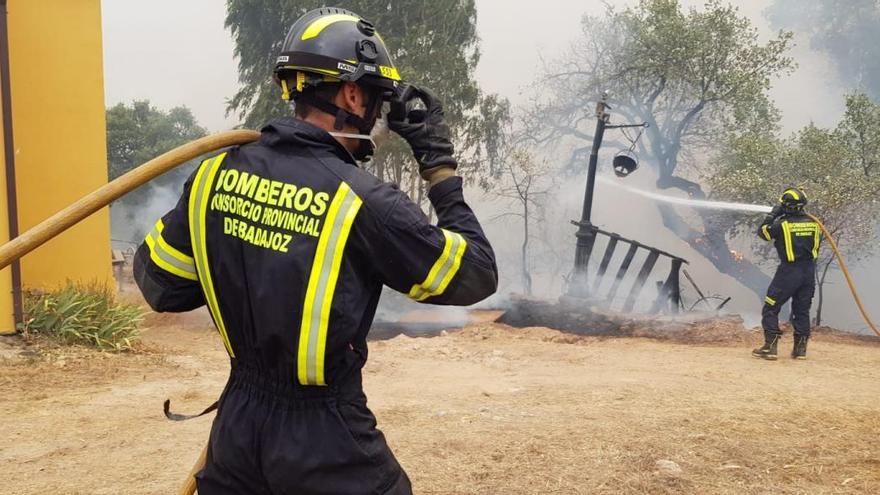 El Infoex estabiliza el incendio de San Vicente de Alcántara