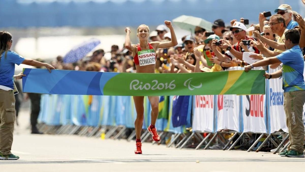 La catalana Elena Congost gana el maratón Paralímpico de Río para deficientes visuales (T12).