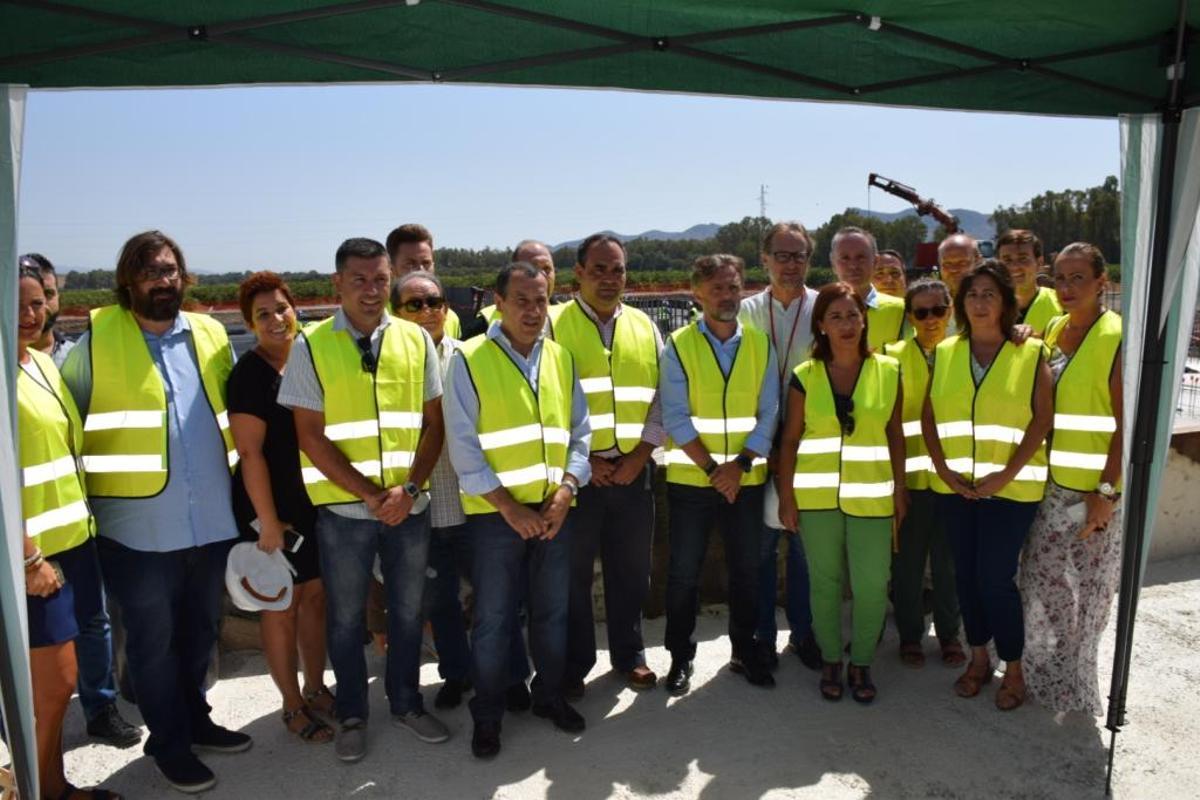 El consejero José Fiscal durante su visita a la depuradora.