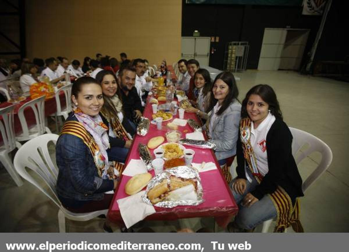 GALERÍA DE FOTOS - Cena de hermandad en las fiestas de Vila-real