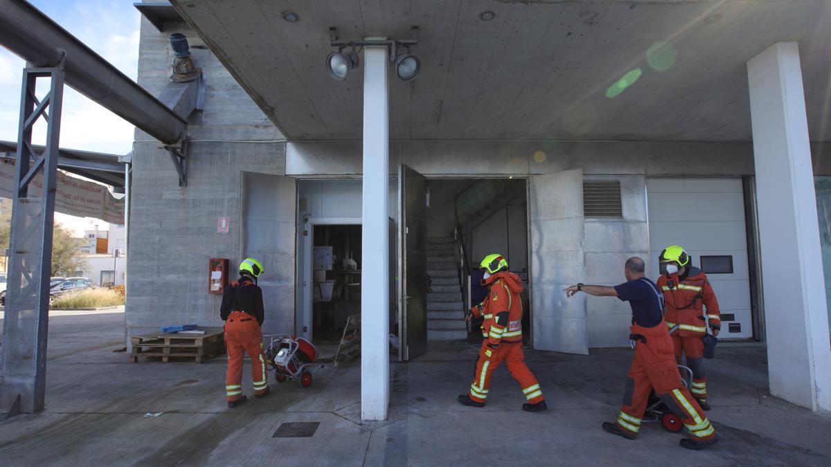 Dos heridos por una fuga de amoniaco en el Puerto de Gandia