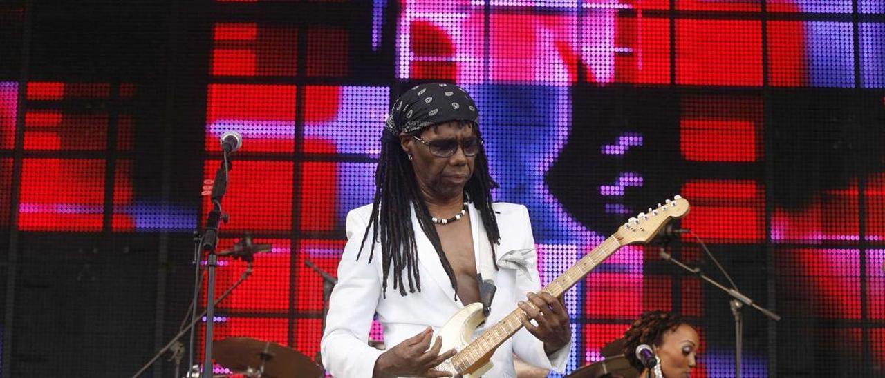 Nile Rodgers, durante una actuación en Eivissa