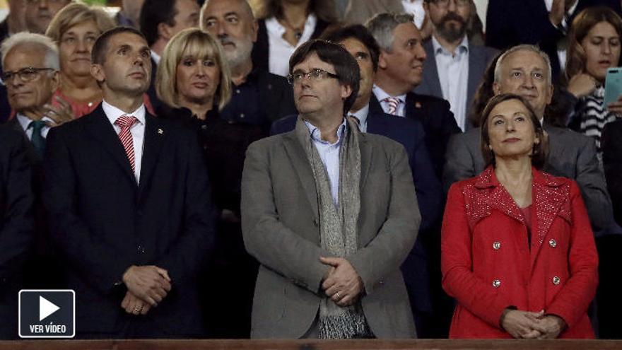 Puigdemont y Forcadell, en Montilivi. // Efe