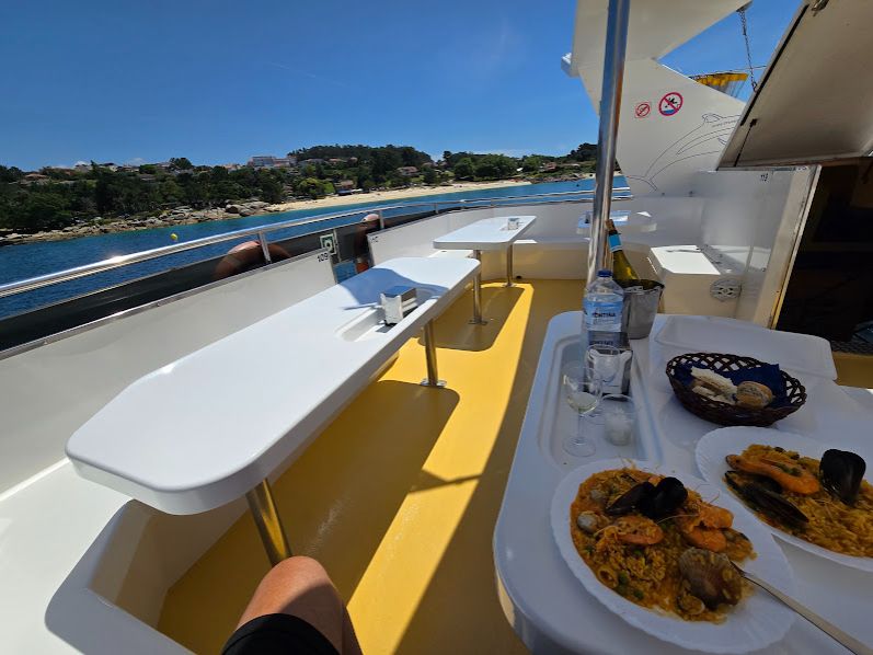 Así se disfruta de los catamaranes de O Grove.