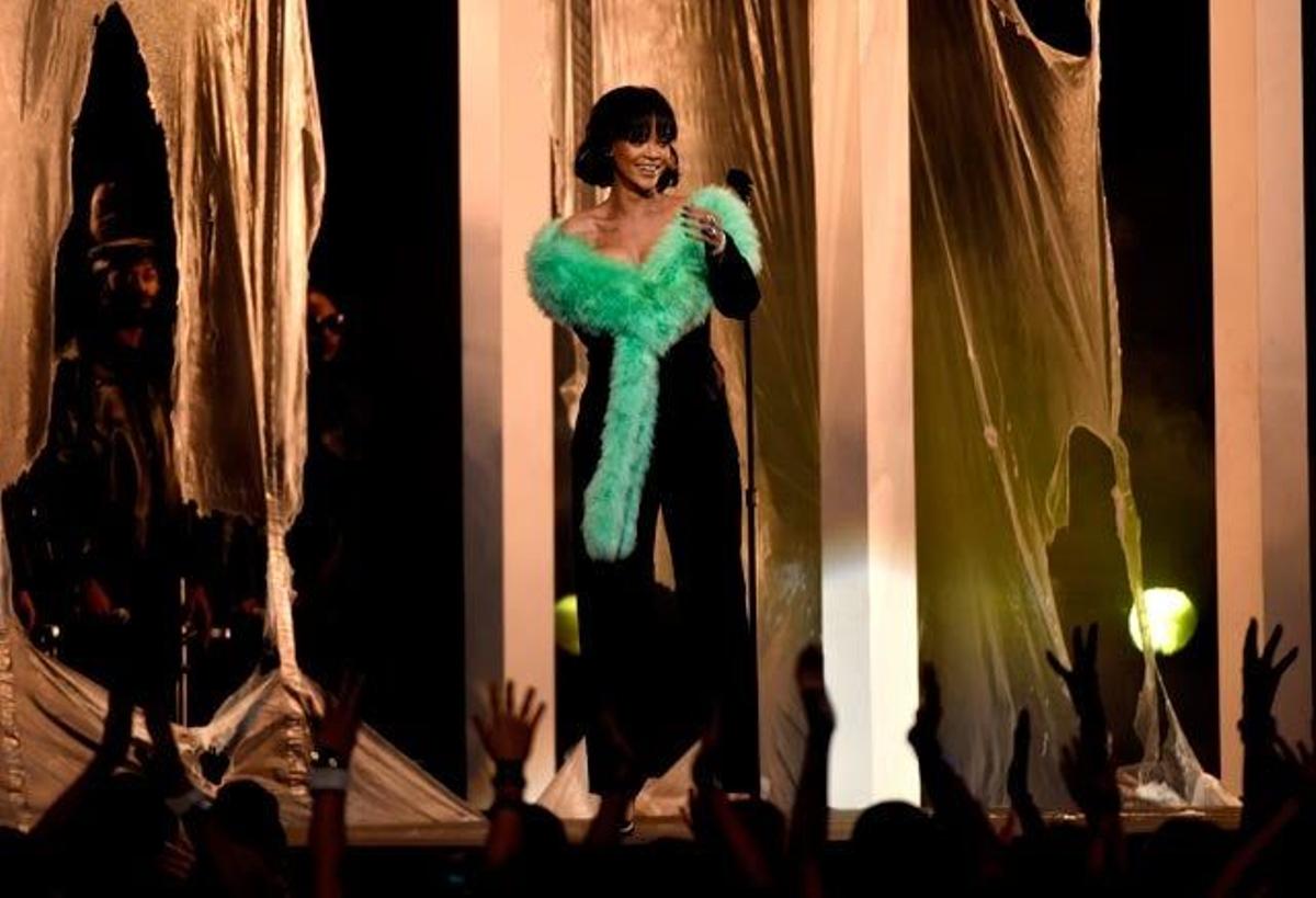 Rihanna, durante su actuación en los 2016 Billboard Music Awards.