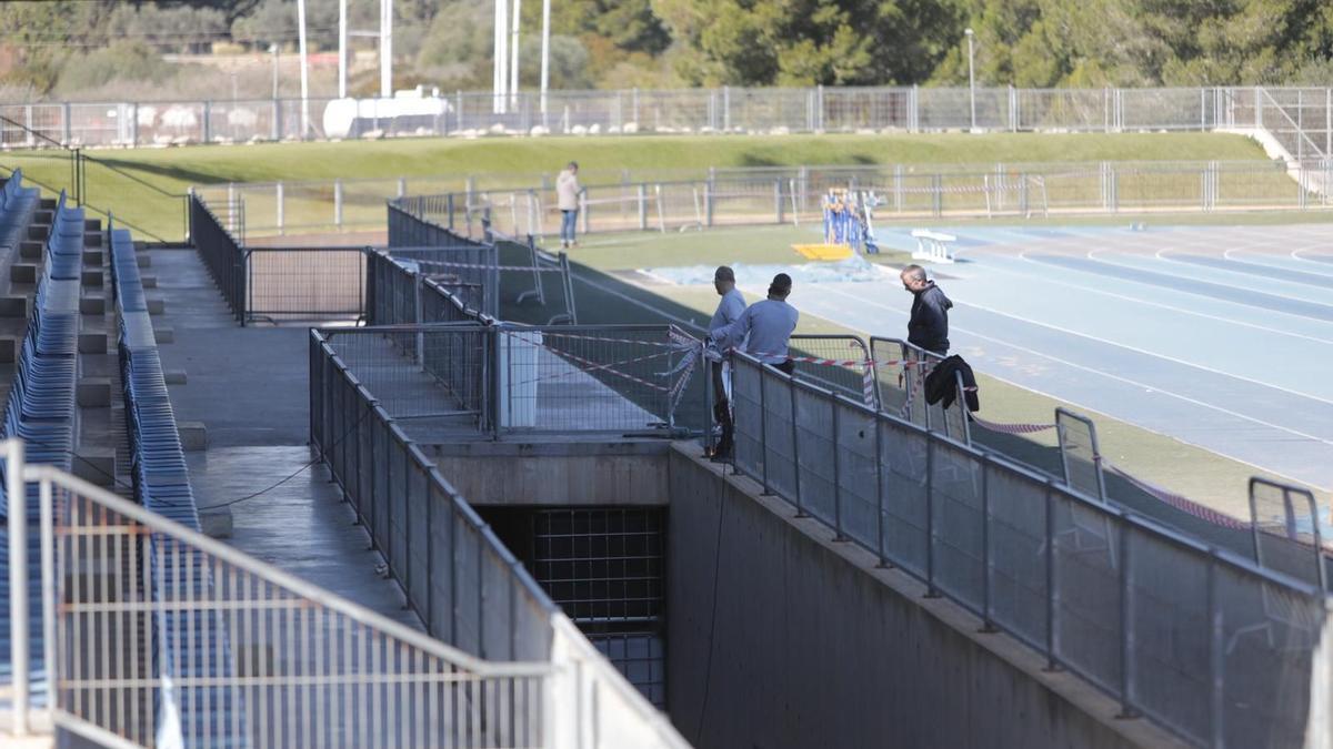 Ort des Unglücks: Das Geländer am Sportplatz in Magaluf