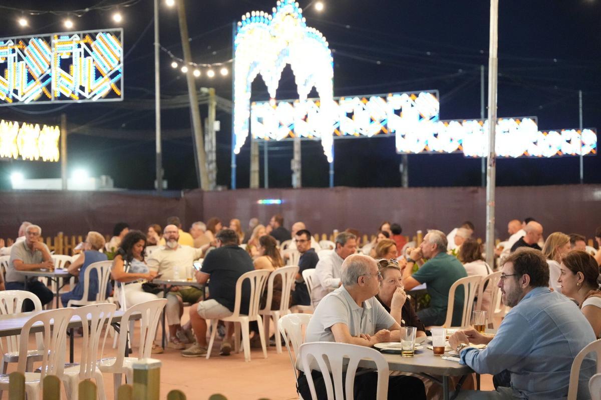 El ambiente del último viernes de la Feria de San Juan de Badajoz: encuéntrate en las fotos