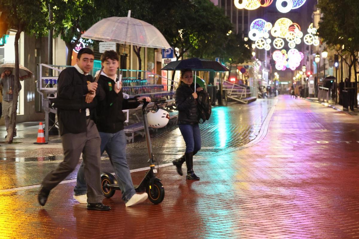 Castelló toma la calle en la ‘vespra’ de la Magdalena: se nota, se siente, la fiesta está presente