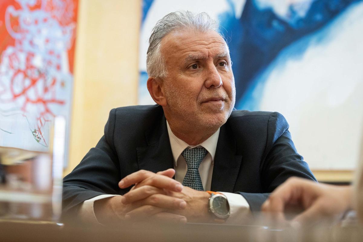 El ministro Ángel Víctor Torres, durante la entrevista con este diario, este martes en Zaragoza.