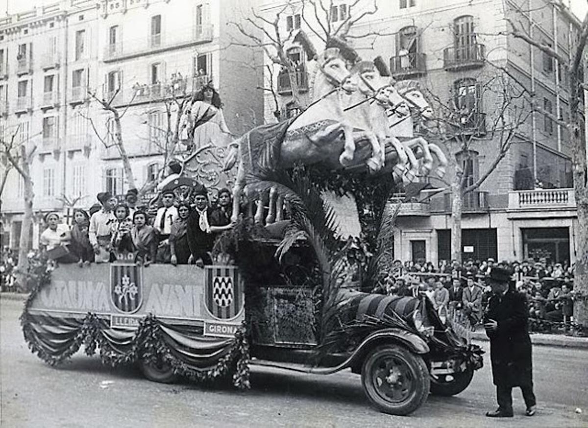 Cuando el Carnaval llenaba el paseo de Gràcia en Barcelona: imágenes de los desfiles de 1932-36