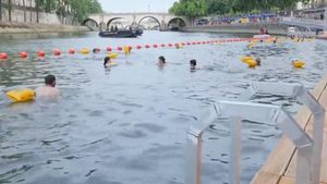 Los bañistas vuelven al Sena por primera vez desde 1923