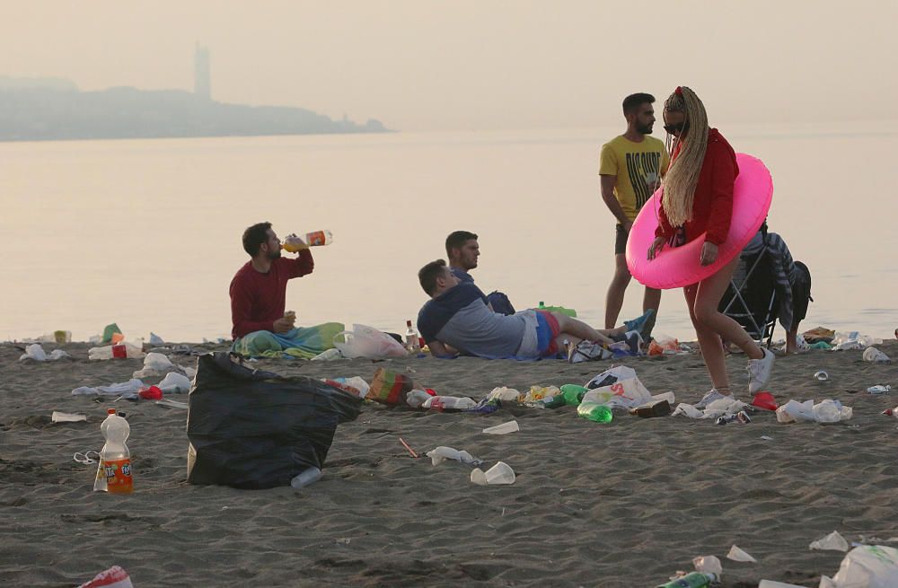 Así han quedado las playas después de la Noche de San Juan