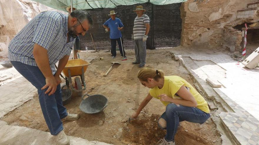 Una excavación ya busca los restos del horno que impulsó Jaume I en Alzira