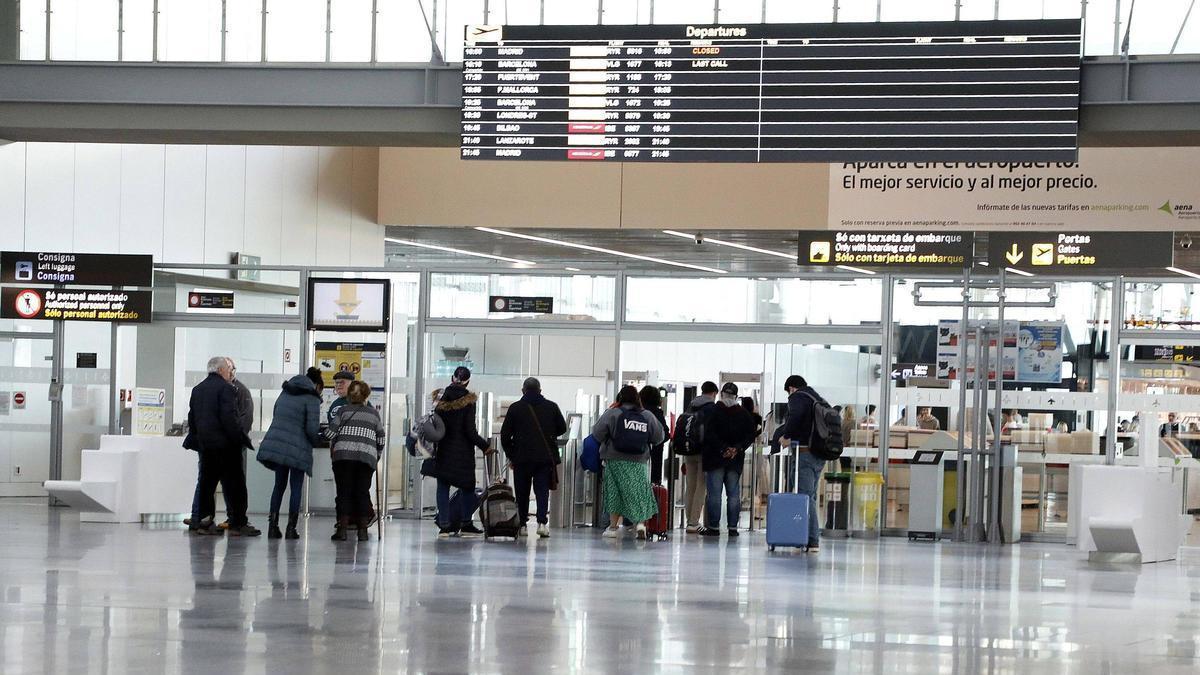La Policía Nacional detectó a los dos individuos portando sustancias en el control de seguridad de Lavacolla cuando se disponían a embarcar