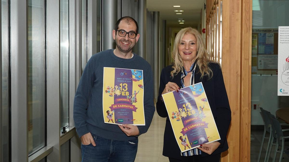 Carlos González Presa y  Aurora Cienfuegos, durante la presentación del concierto, este miércoles, en Pola de Siero.
